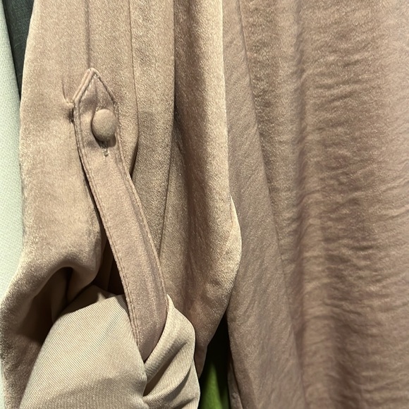 Beautiful blush colour top - Picture 7 of 8